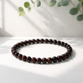 Mahogany Obsidian er en mørk obsidian med røde/brune mønstre, som ligner mahogni-træ