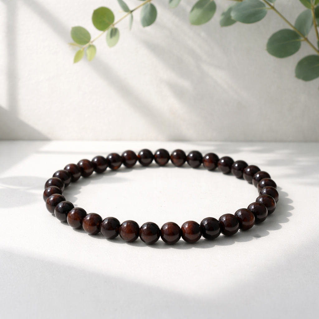 Mahogany Obsidian er en mørk obsidian med røde/brune mønstre, som ligner mahogni-træ
