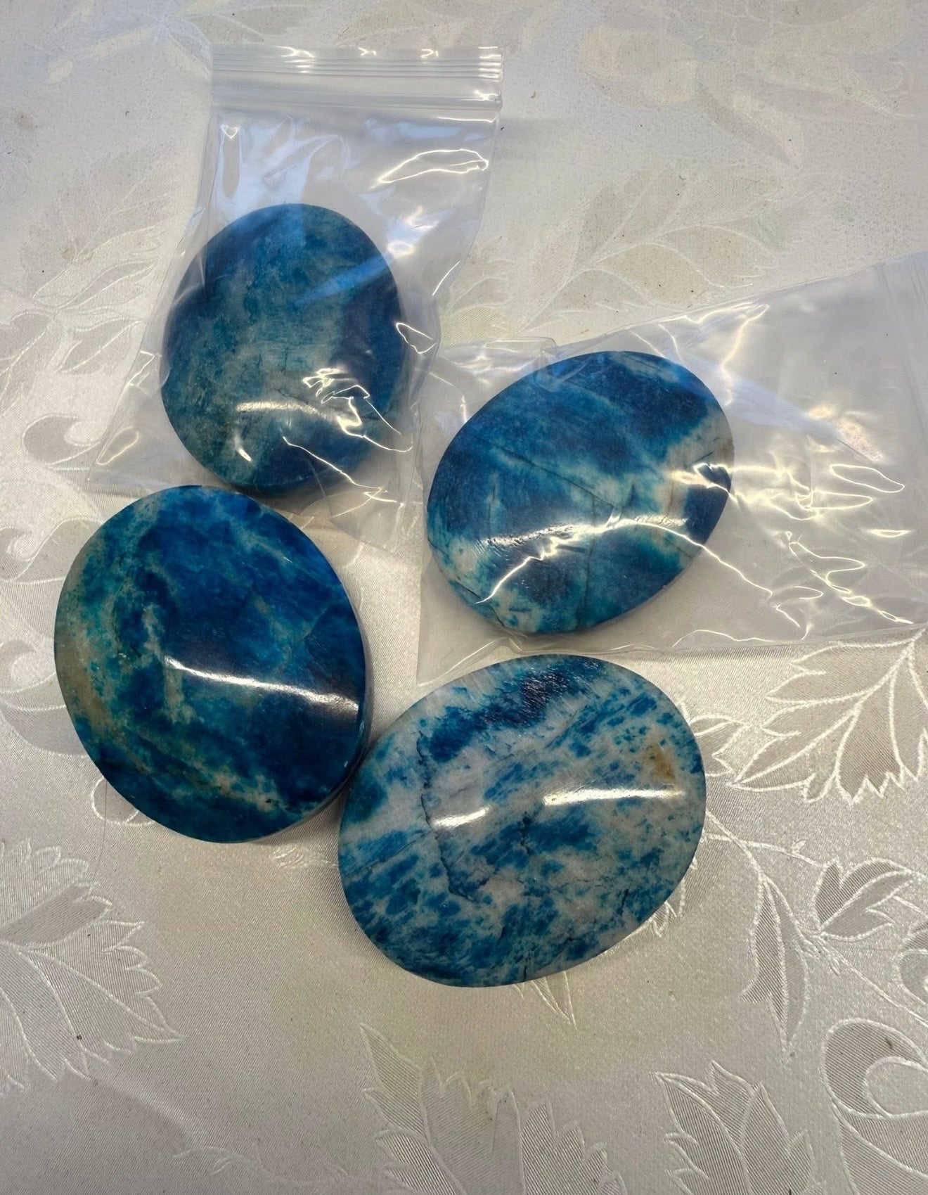 blå apatite palmstones